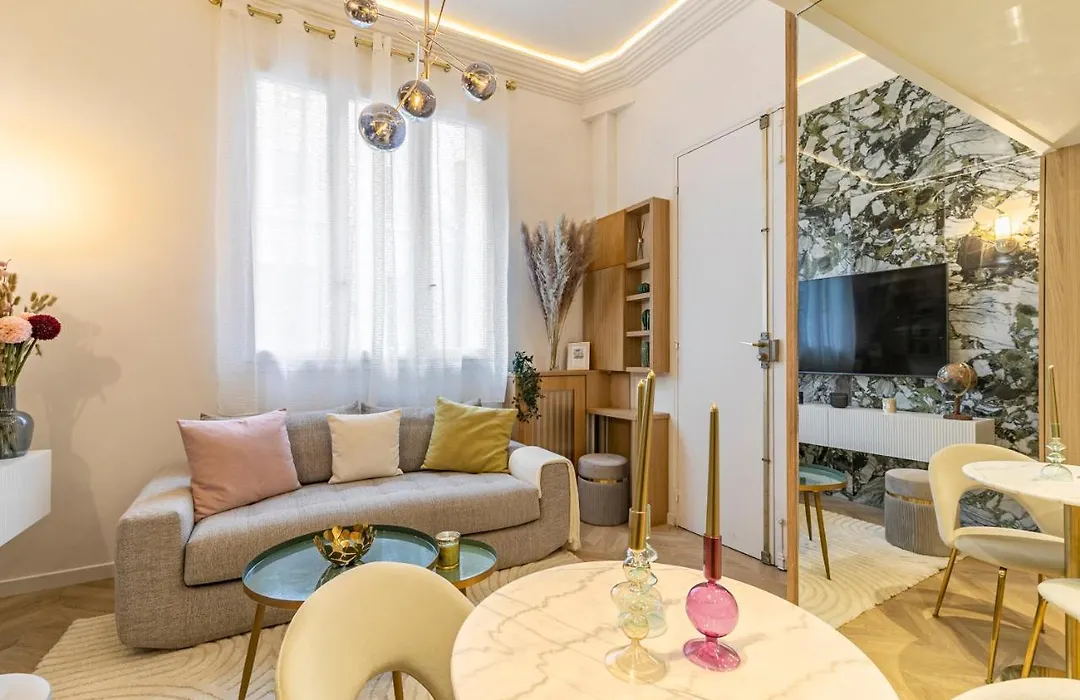 le studio des Champs elysees-1